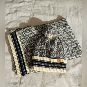 Soft warm beanie & infinity scarf Set knit lined cap Reversible off white & gray